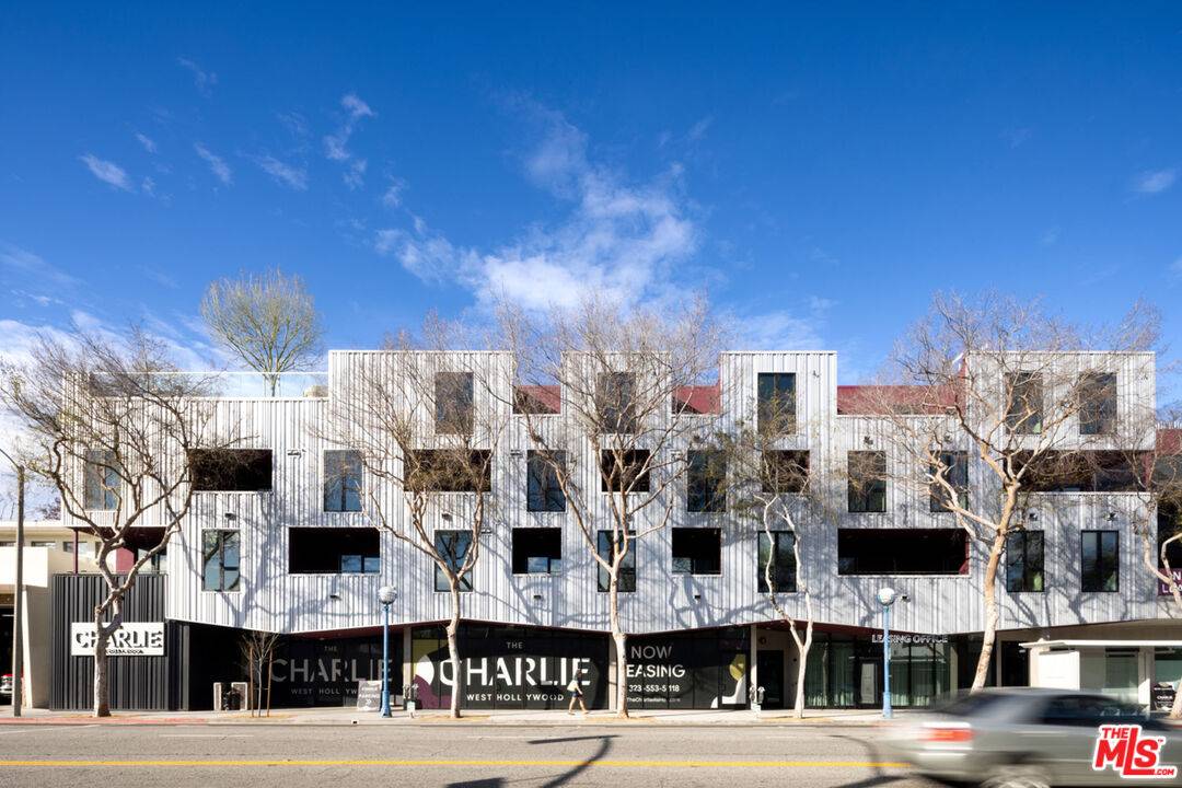 7617   Santa Monica Blvd 2BR Hollywood Hills East La