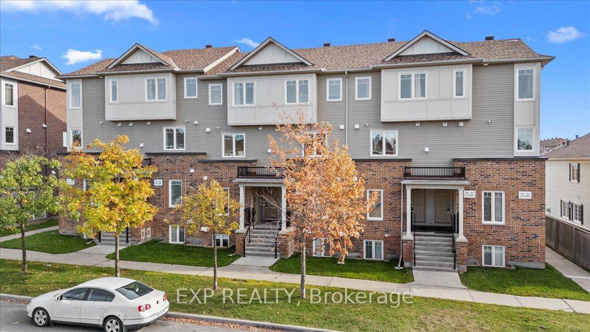 Spacious 2 bedroom, 2 bath upper unit condominium offering a fantastic layout and an unbeatable location near the prestigious Stonebridge Golf amp ; Country Club.