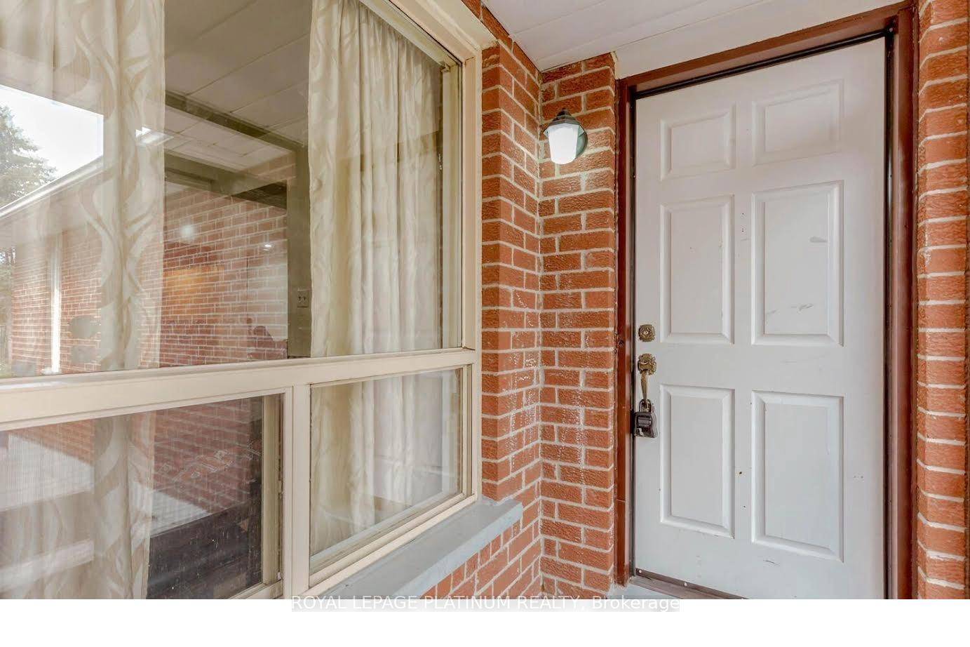 Beautiful 3 bedroom 2 full washroom 3 cars parking detached Main Floor house in Brampton.