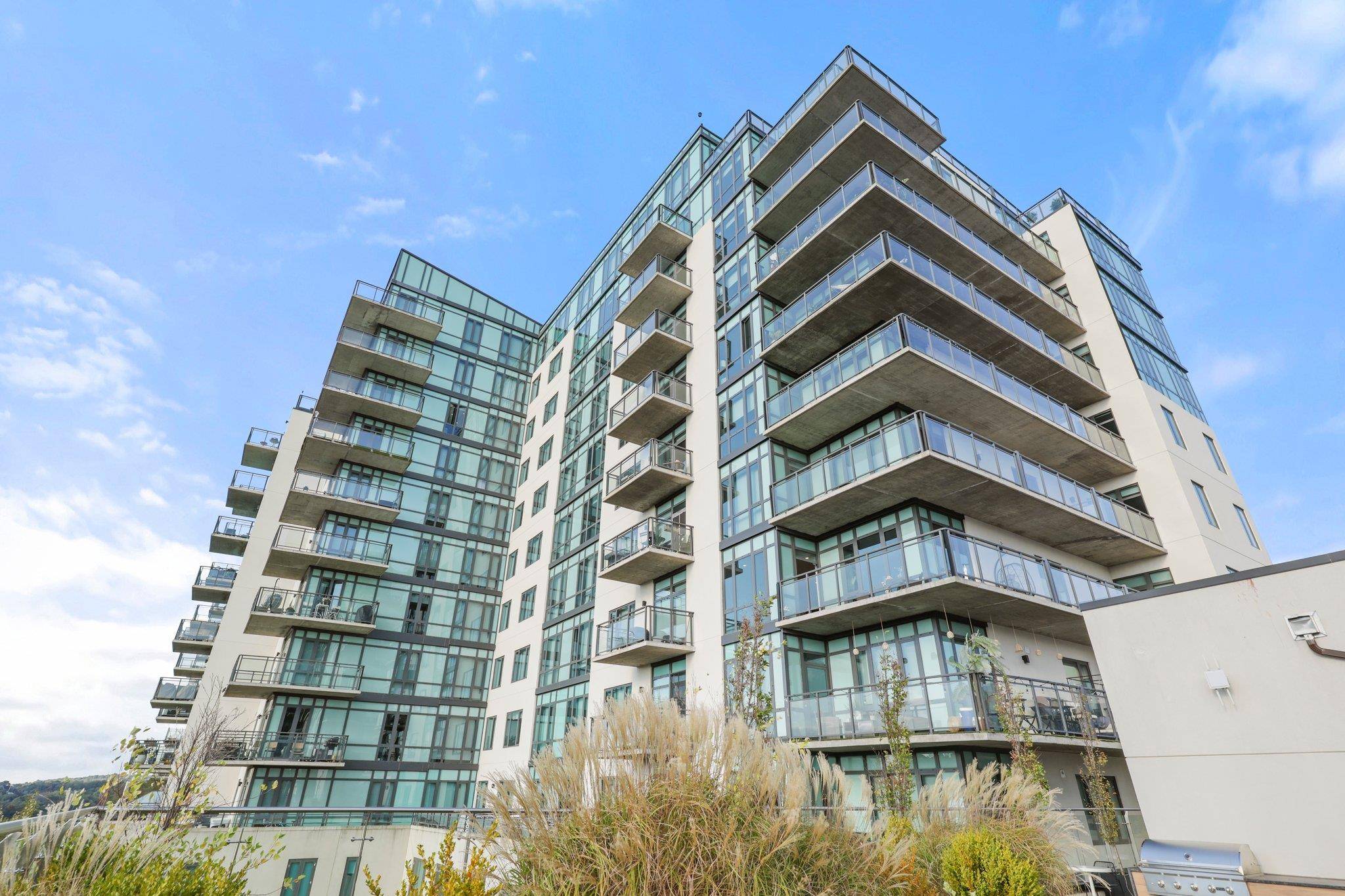 Beautiful Penthouse featuring an open concept with walls of windows, 2 large bedrooms, 2 full baths amp ; huge 670 sq ft private roof top patio with spectacular views.