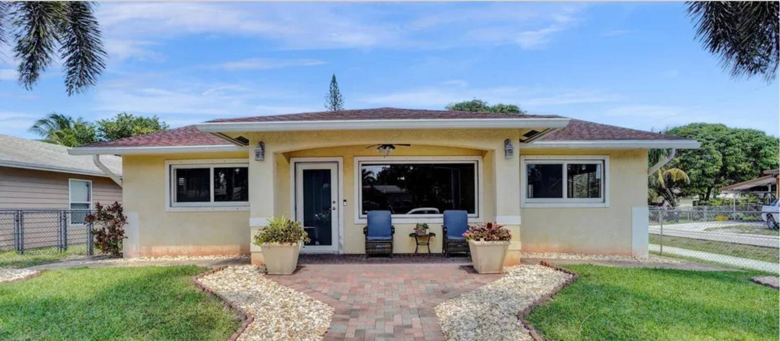 Welcome to your dream home at 630 S E St, Lake Worth Beach FL !