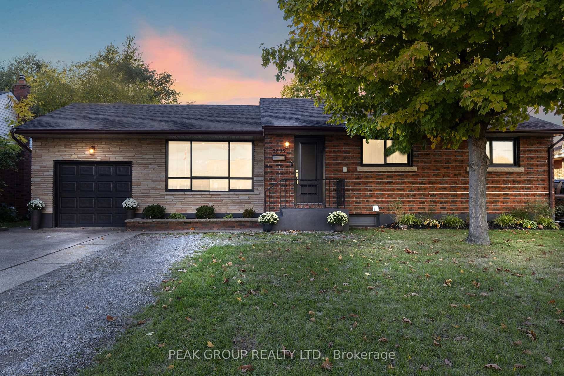 Welcome home ! Beautifully updated, move in ready 3 bed, 2 bath bungalow nestled in one of North End Niagara Falls' most desirable neighbourhoods.