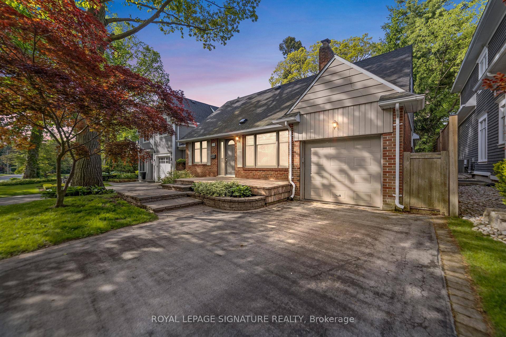 If you've been searching for the ideal entry level home in Old Oakville, your search ends here !