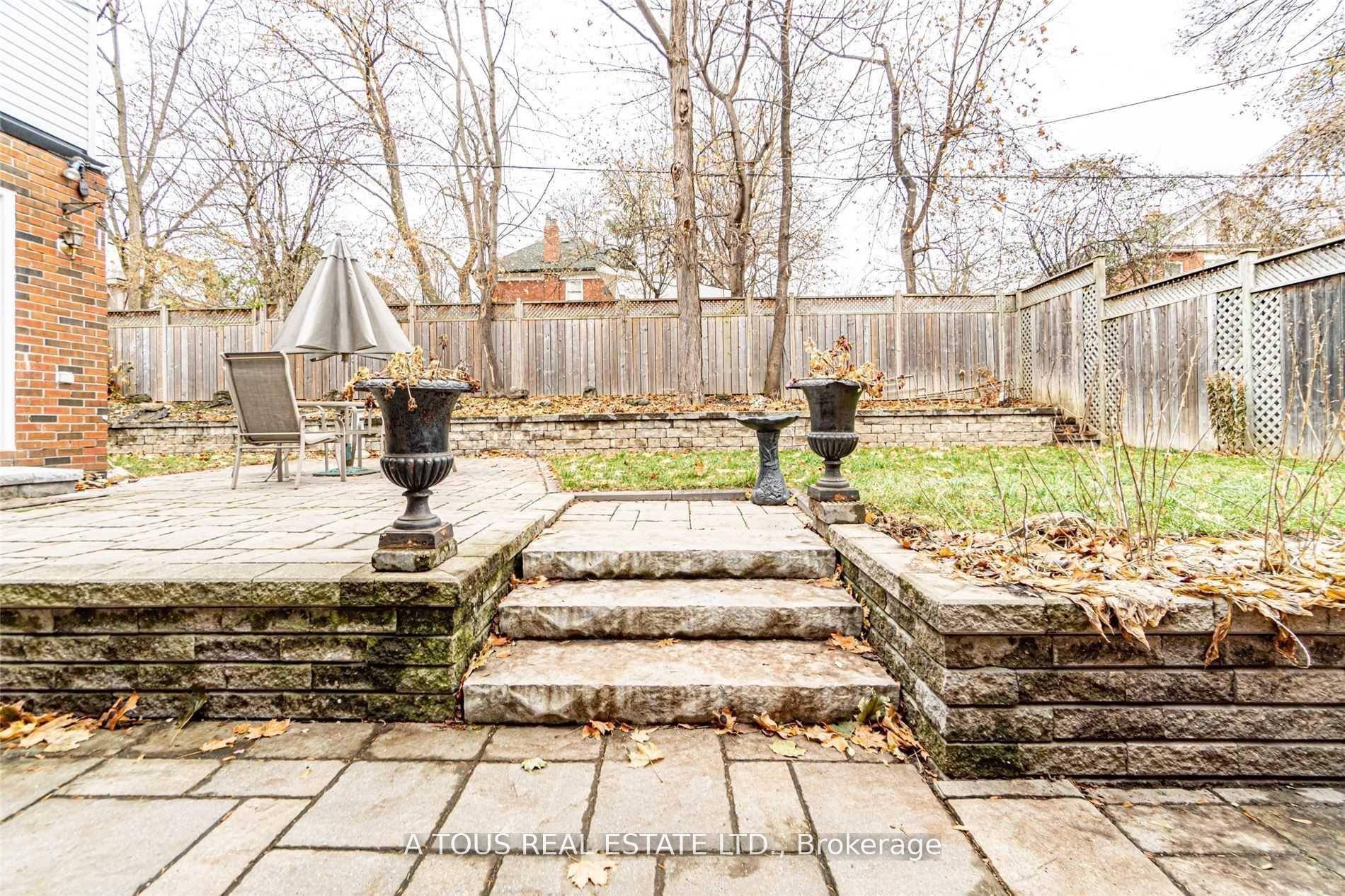 Come amp ; see this beautiful 4bdrm detached house on a large lot, in one of the desirable area of Brampton and call it HOME !
