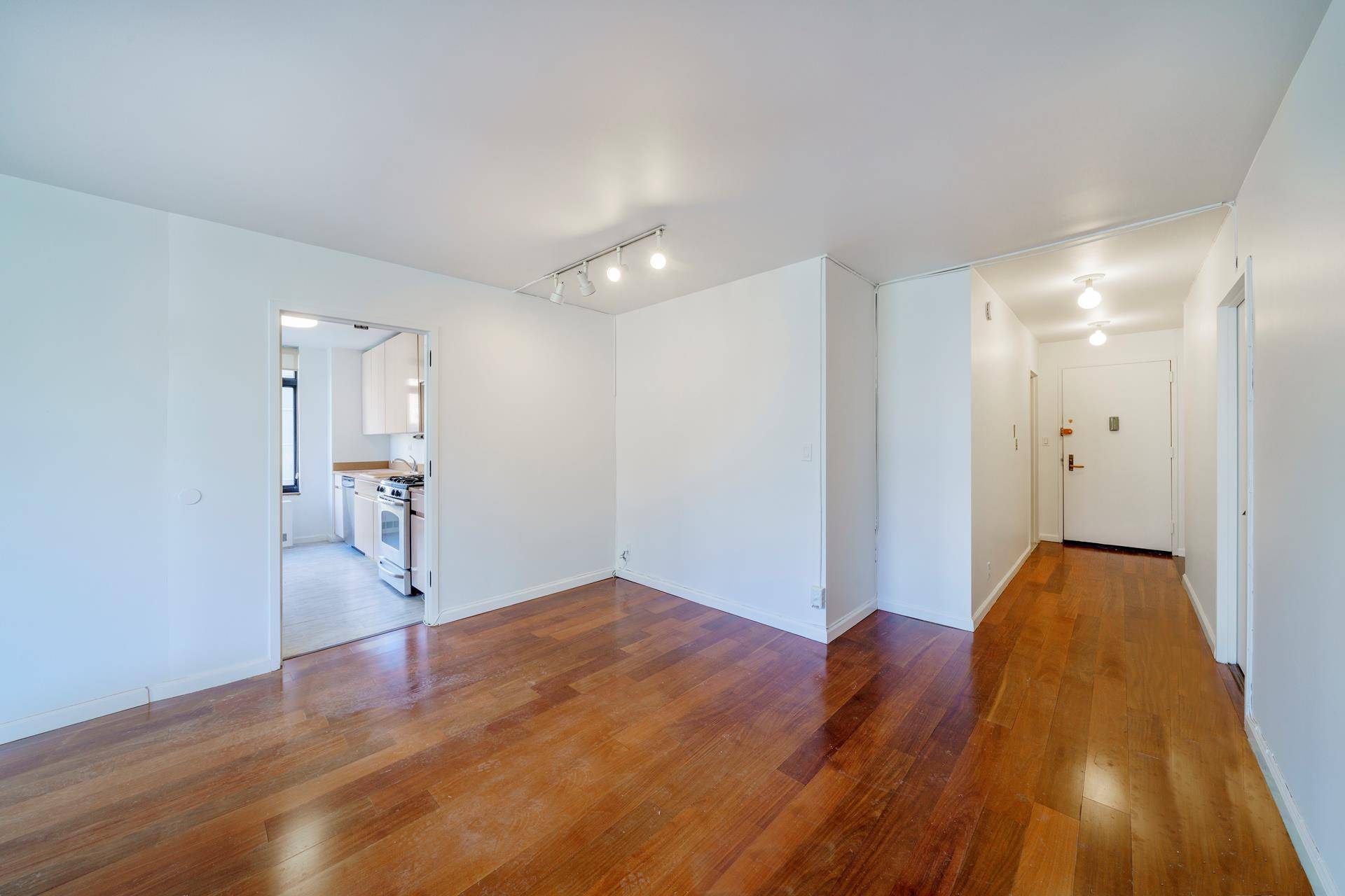 THE KINGSLEY CONDO Converted Two Bedroom, Full Bath amp ; Powder Room on Upper East Side Don't miss this corner spacious amp ; bright apartment.