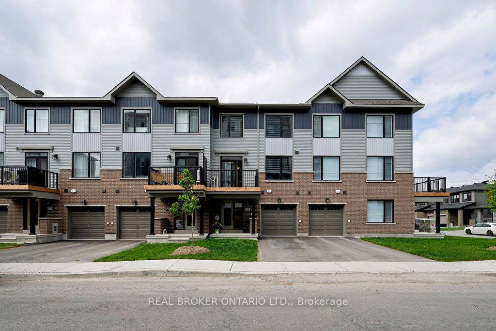 Stylish 2 bedroom townhouse for lease in Orleans !