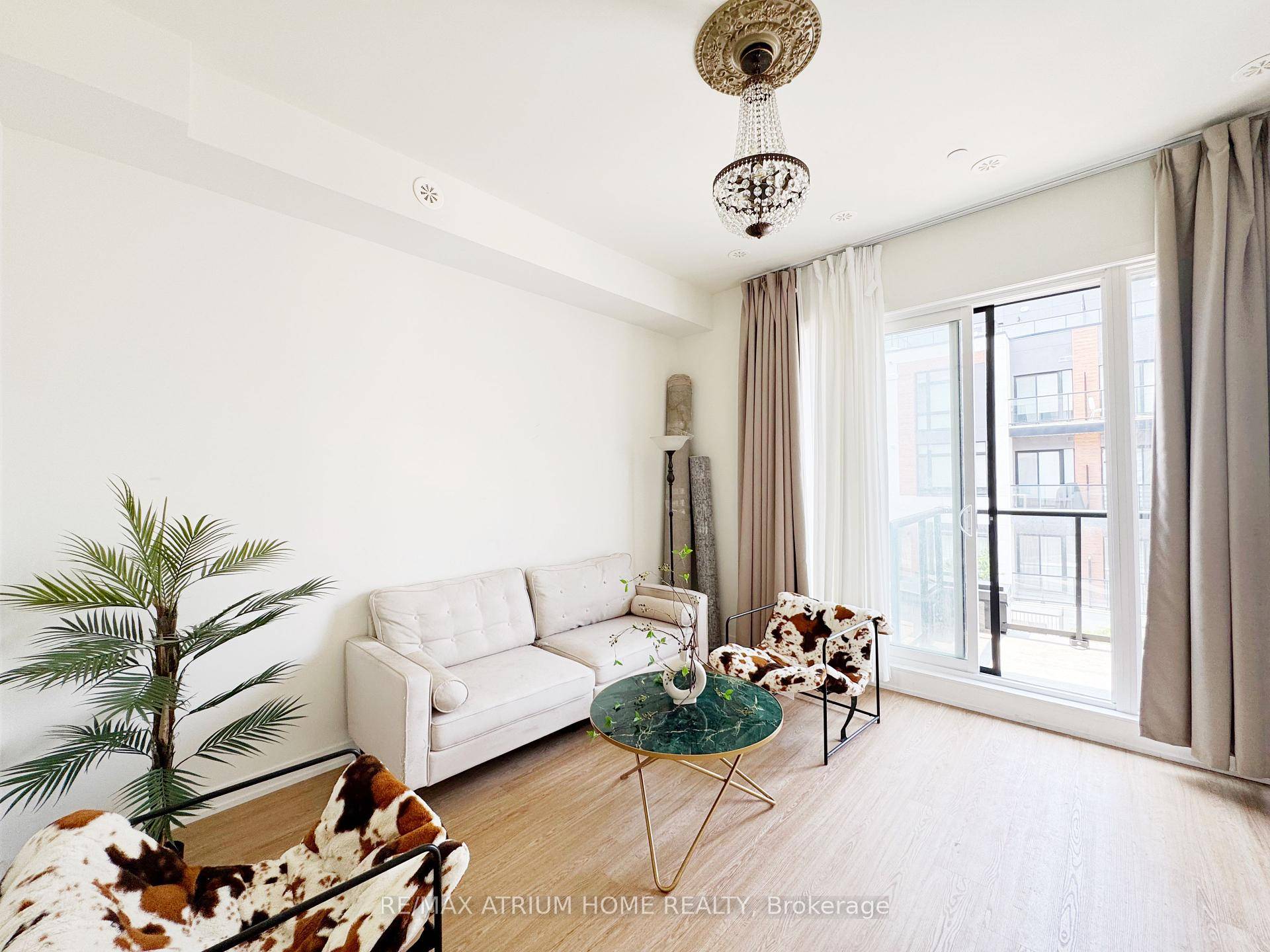 Experience refined living in this modern 3 storey townhome nestled in the prestigious Bayview and Elgin Mills community.