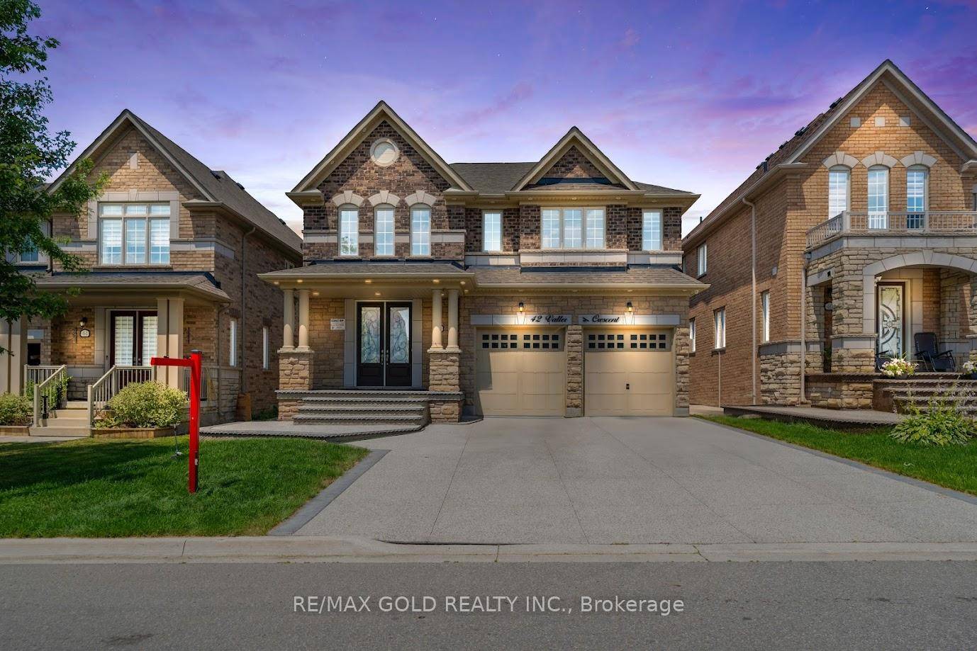 Welcome to 42 Valleybrook Crescent, a stunning detached home located in the highly sought after Southfields Village community of Caledon.