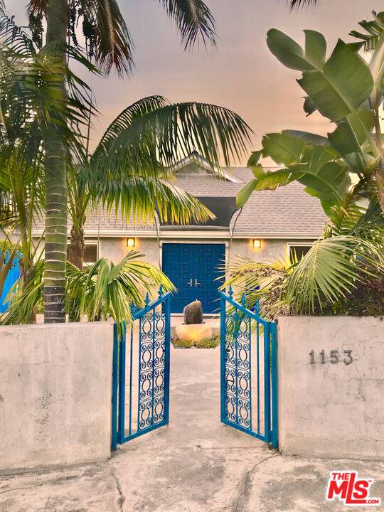 1153  N Poinsettia Pl 2BR Hollywood Hills East La