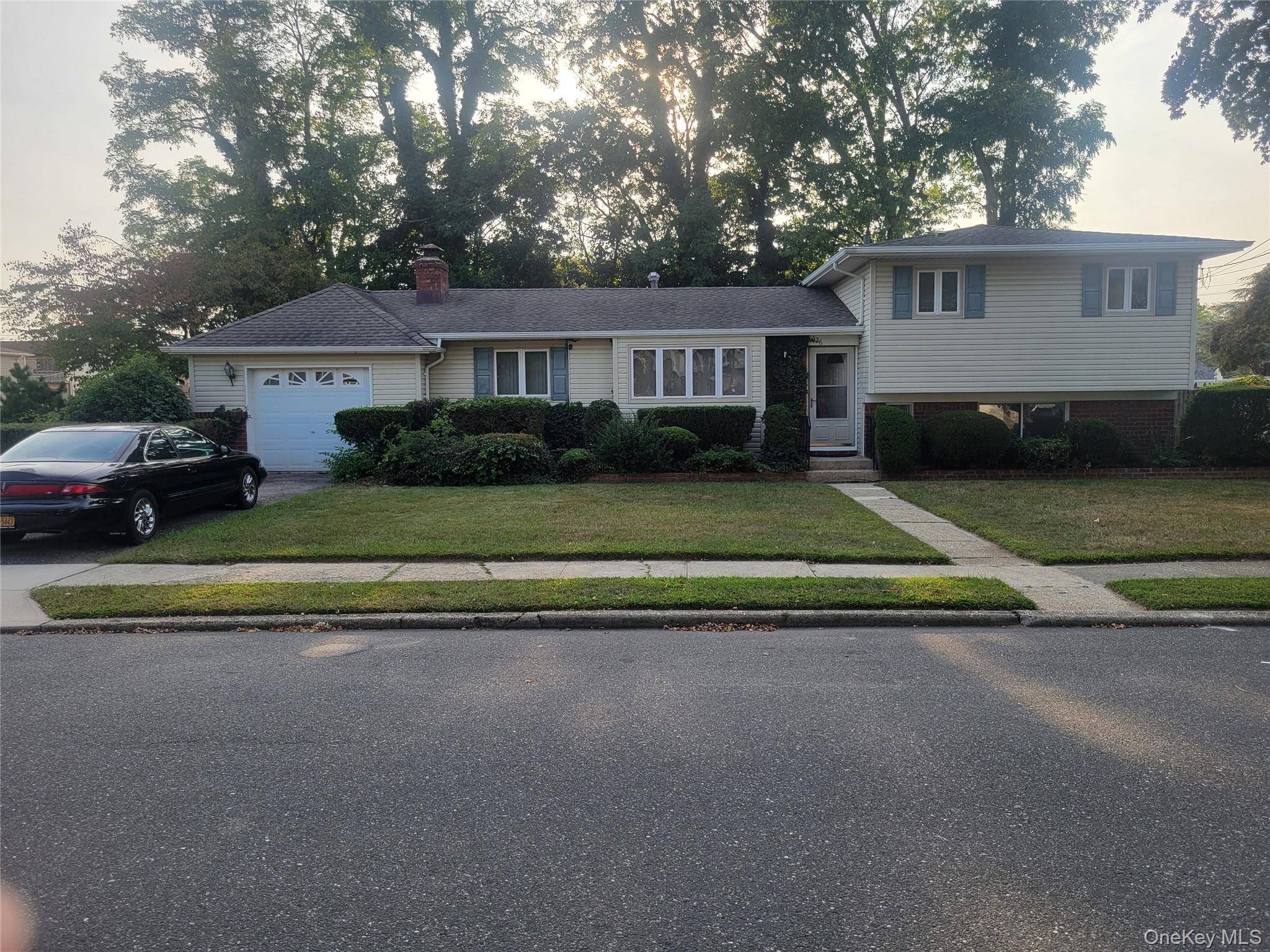 Huge Split on oversized corner lot with street parking on 2 streets.