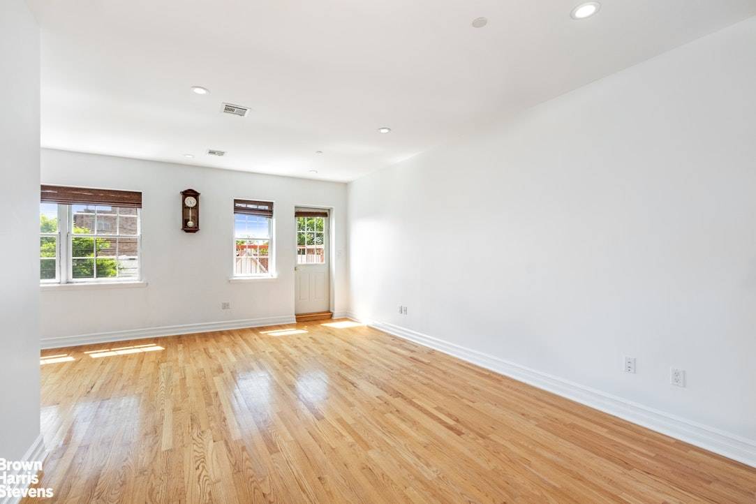 Live Work Condo with Outdoor Space GaloreSituated in the heart of Midwood 1544 is a boutique condominium with commercial space on the lower level.