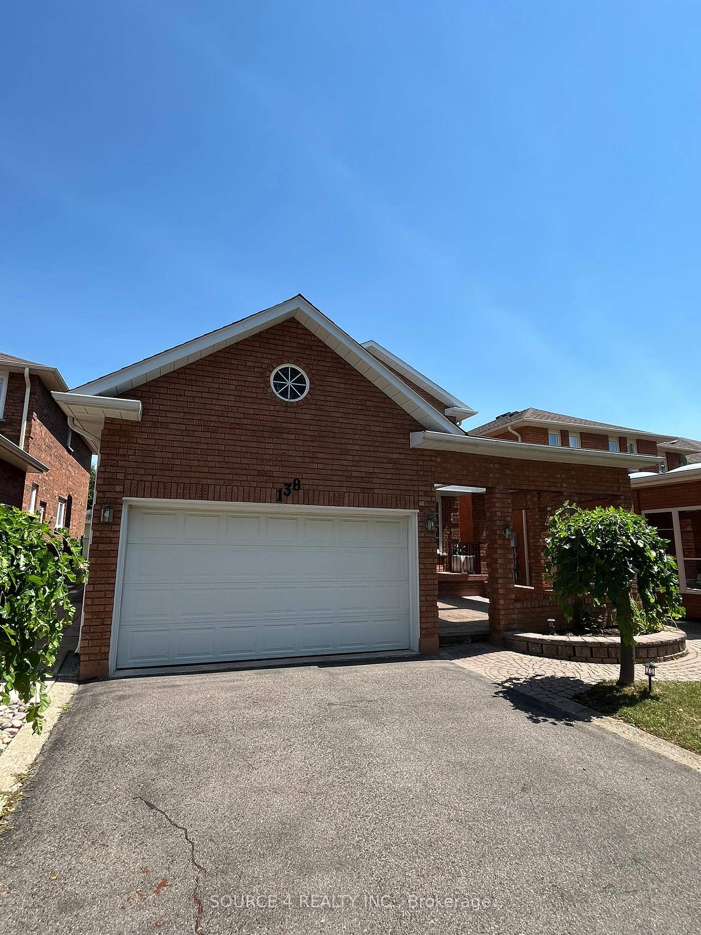 Welcome To 138 Venetian Crescent !