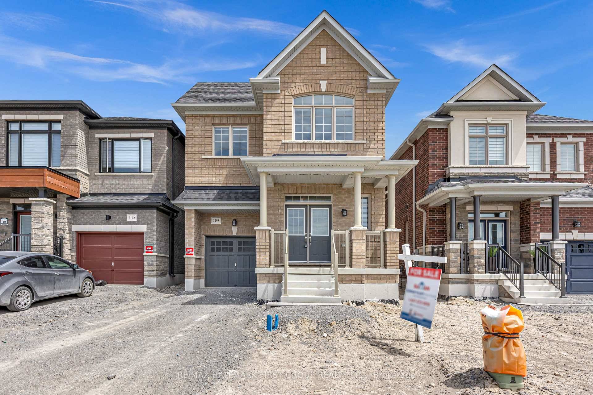 Discover this stunning detach singe garage home with 9' ceiling on main, 2nd floor.