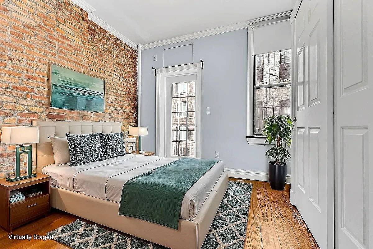 Immerse yourself in the epitome of urban elegance with this exquisitely renovated 1 bedroom haven, where every detail radiates sophistication.