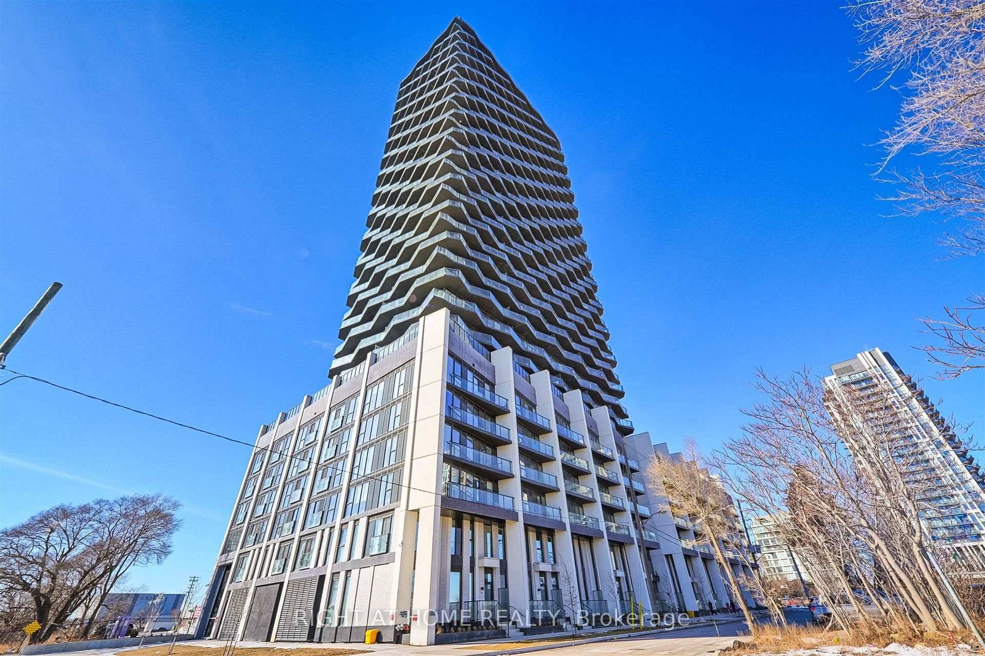 1 Year old, like brand new 593sq ft Condo with unobstructed views.