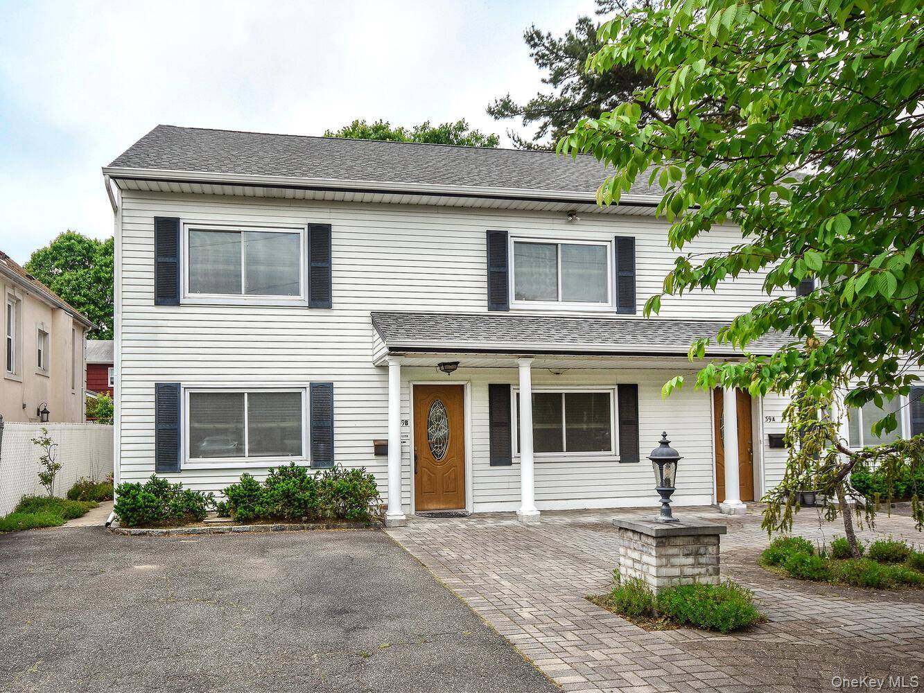 Spacious 4 bedroom x 2 bath duplex with approx.
