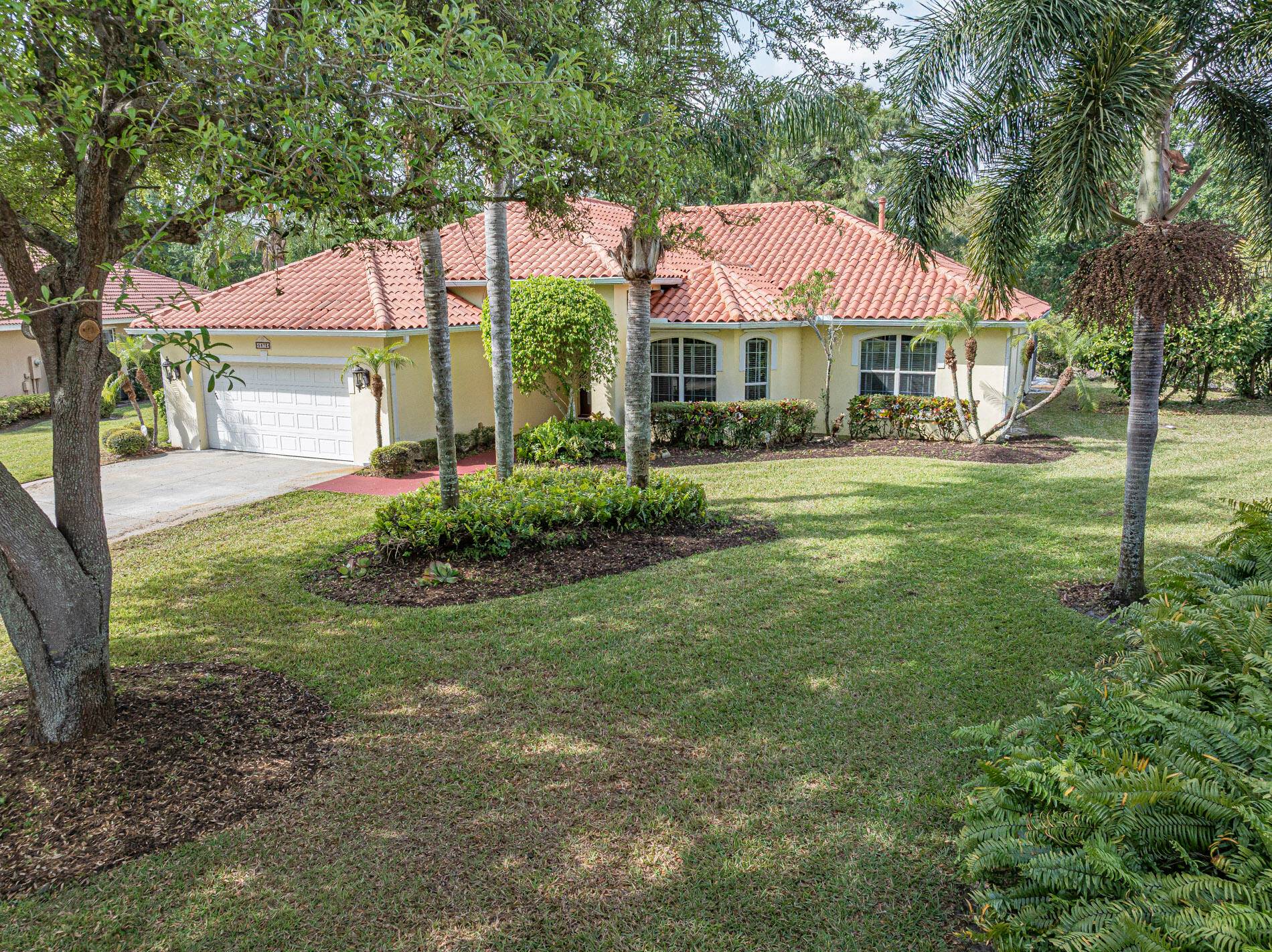 Luxury, Elegance Privacy Await !