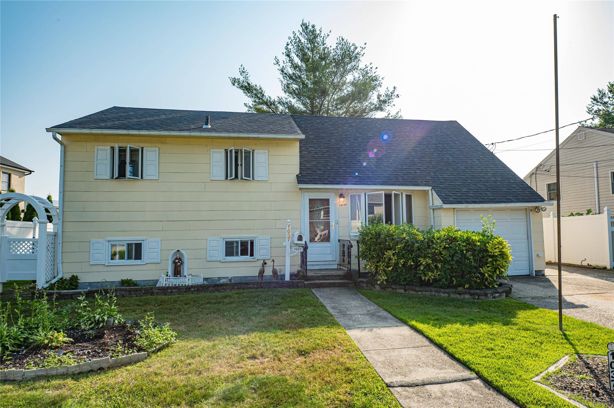 Come view the beautiful home that offers plenty of room for entertaining.