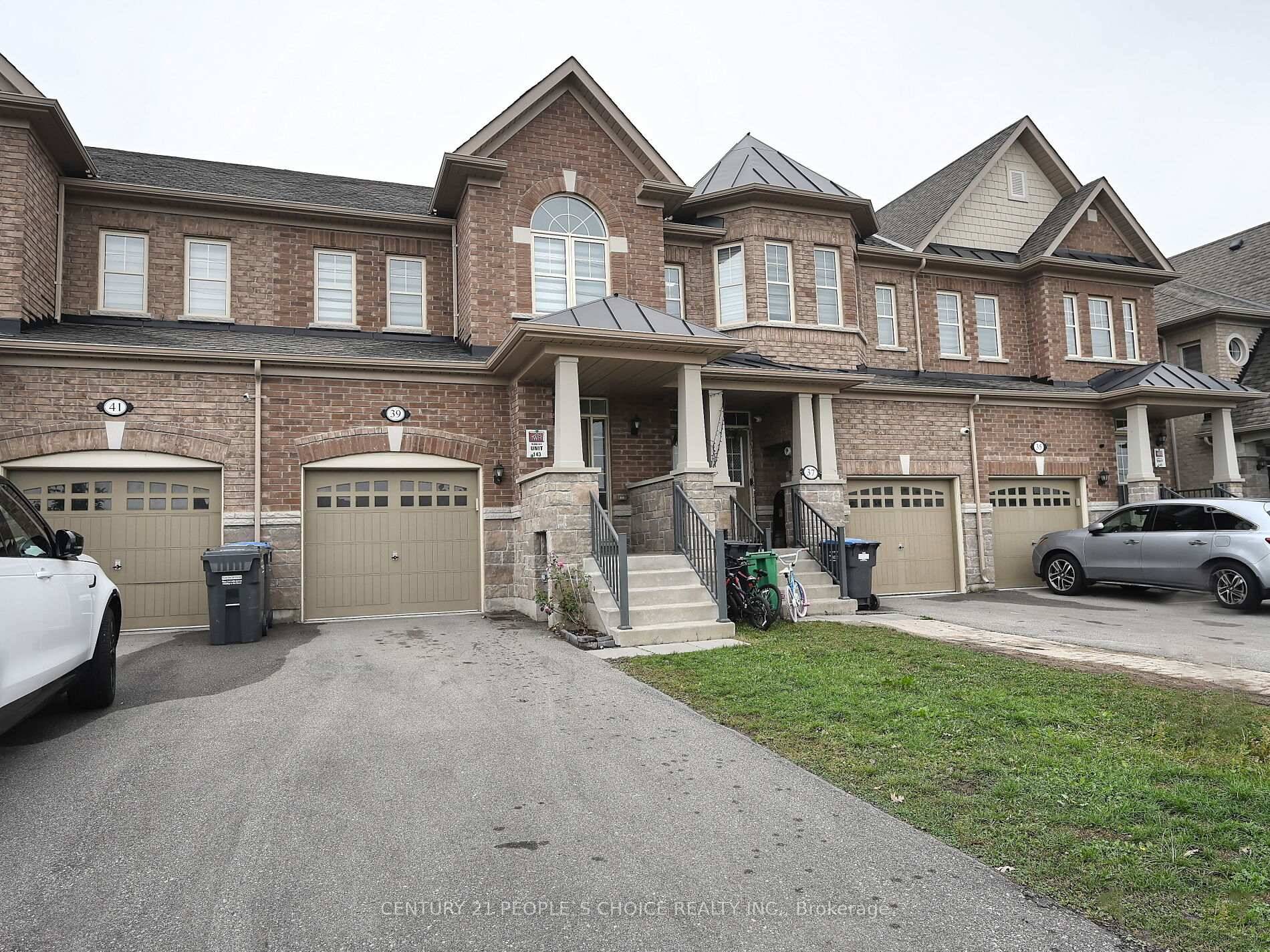 AVAILABLE FOR LEASE FREEHOLD 2 STOREY FINISHED BASEMENT !