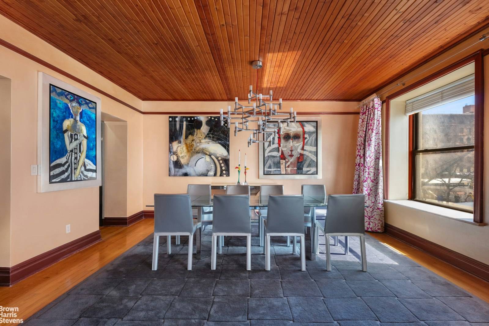 Location, Space and Value Showcase your artwork in the spacious living and dining Great Room with open northern exposures that allows sunlight to stream through the tall, over sized windows ...
