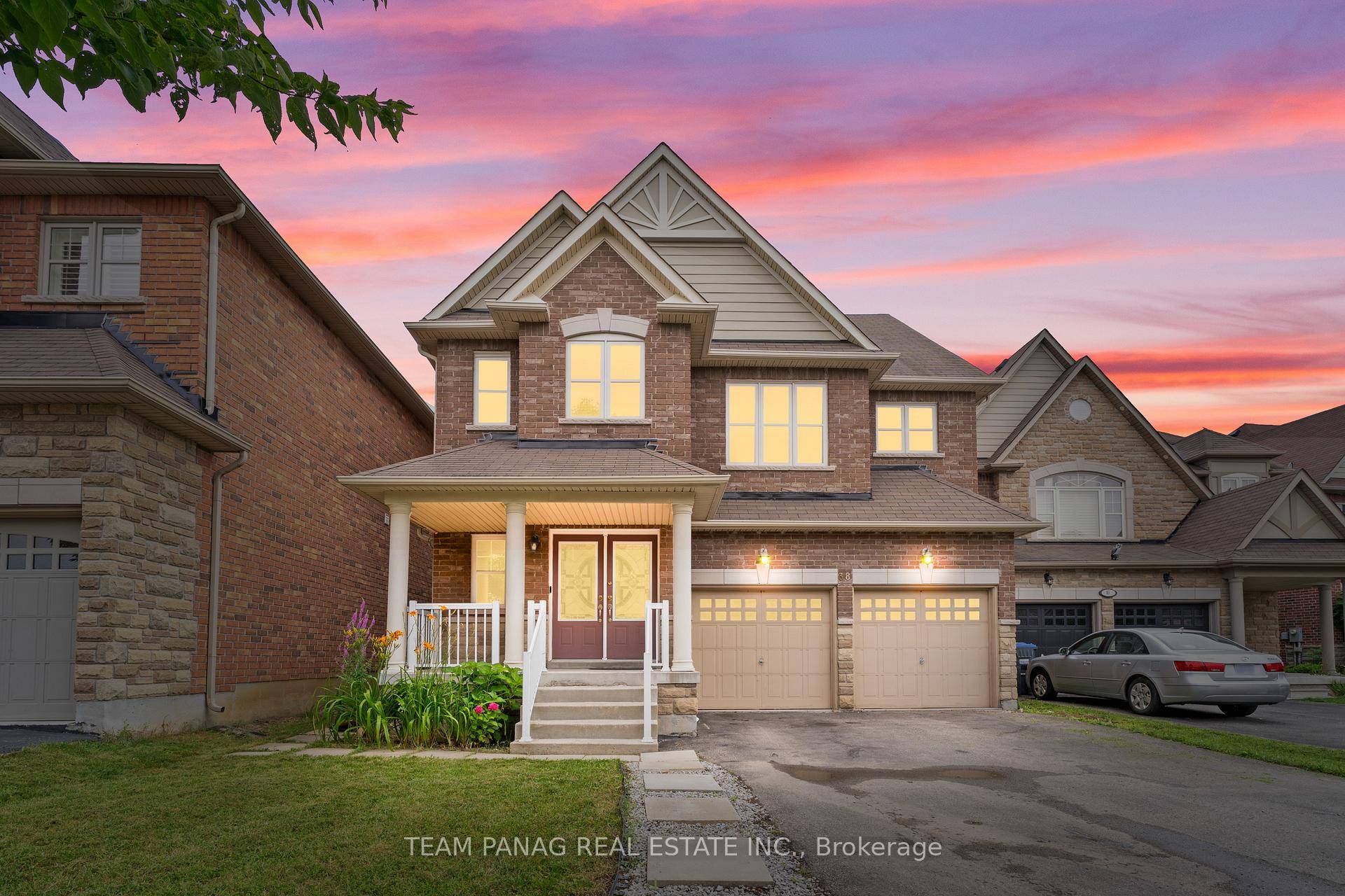 Stunning 4 2 Bed Home in Prestigious Bram West with Over 2500 Sq Ft Above Grade amp ; LEGAL 2 Bed Basement Apartment with Sep Entrance amp ; Laundry !
