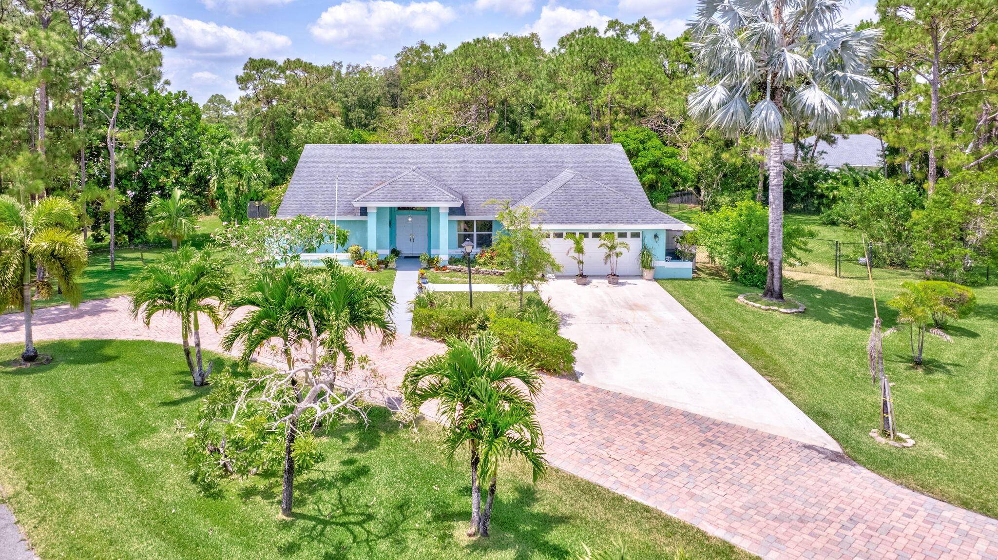 '' Move in Ready '' Custom Home Filled with Natural Light, Vaulted Ceilings, Features Wood Flooring, Spacious Kitchen with Breakfast Area, Lots of Cabinets, Stainless Steel Appliances, French Door Refrigerator, ...