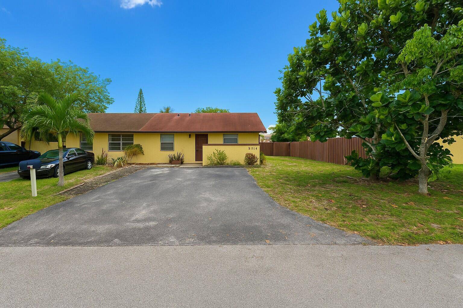 Beautifully updated 2 bed, 2 bath townhouse in the quiet Lake Island community.