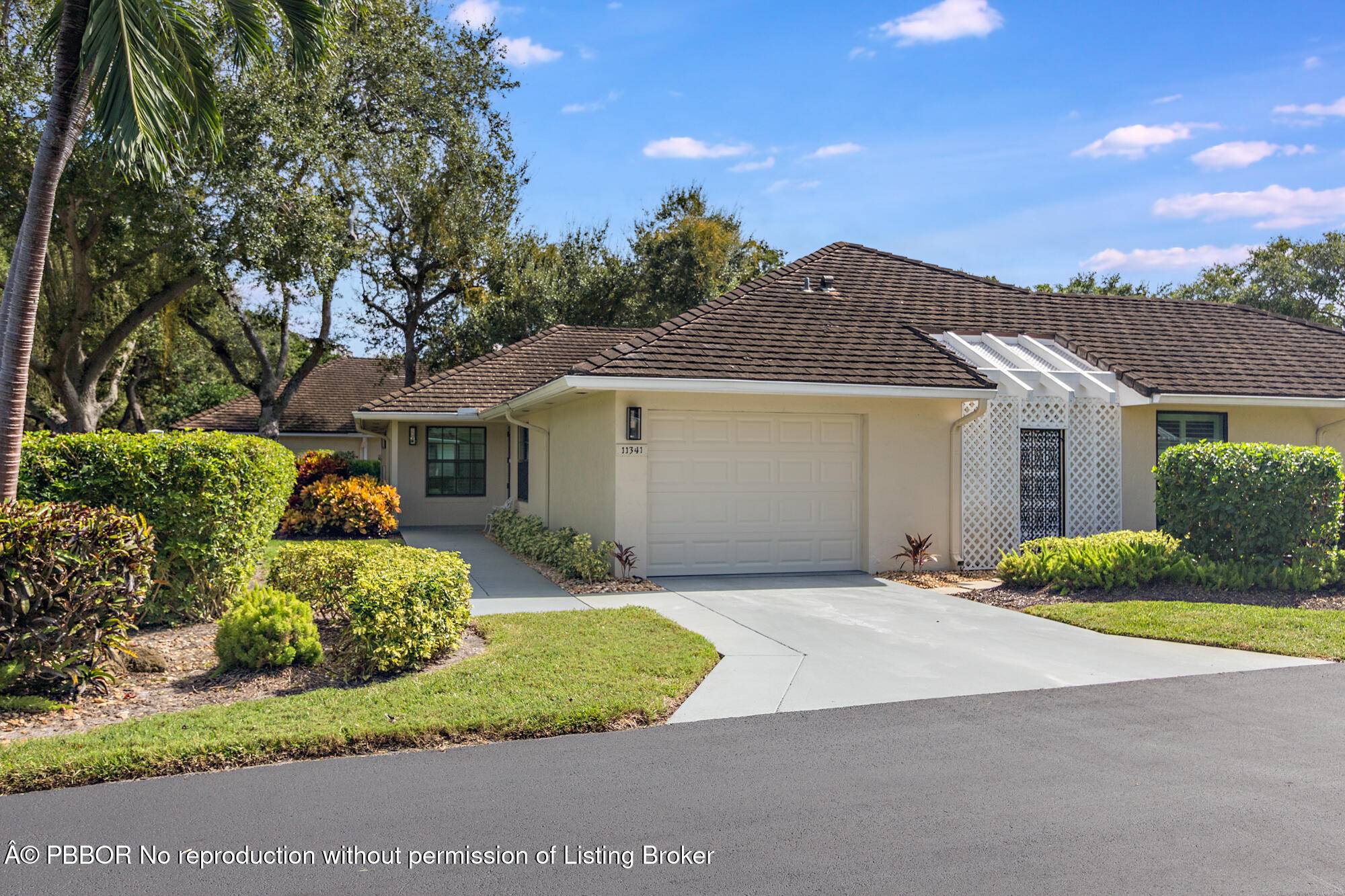 Welcome to Twelve Oaks, a premier gated waterfront community shared by majestic oak trees and offering resort style living for the ultimate Florida lifestyle.