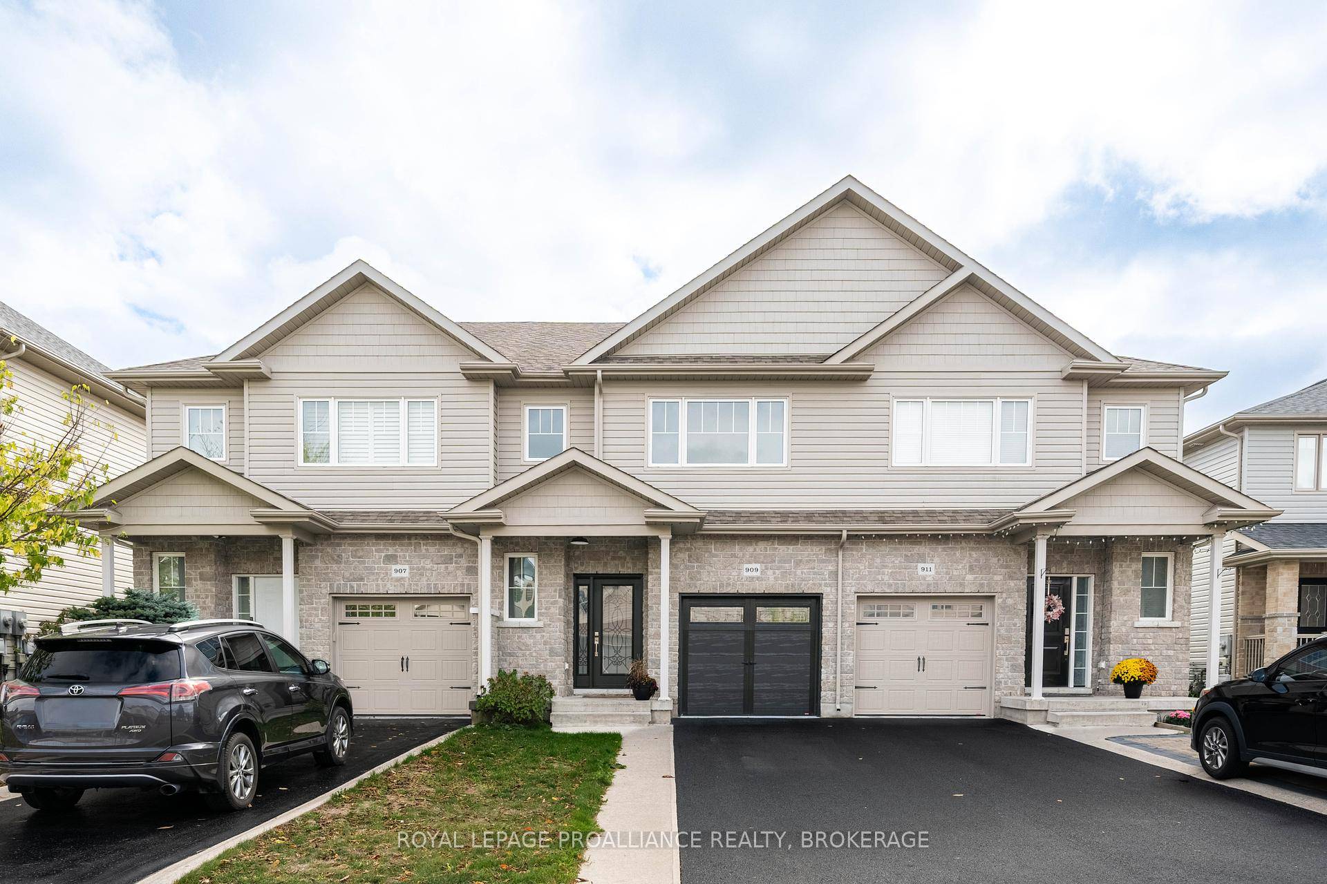 Stunning James Selkirk built home in the sought after Woodhaven neighbourhood.