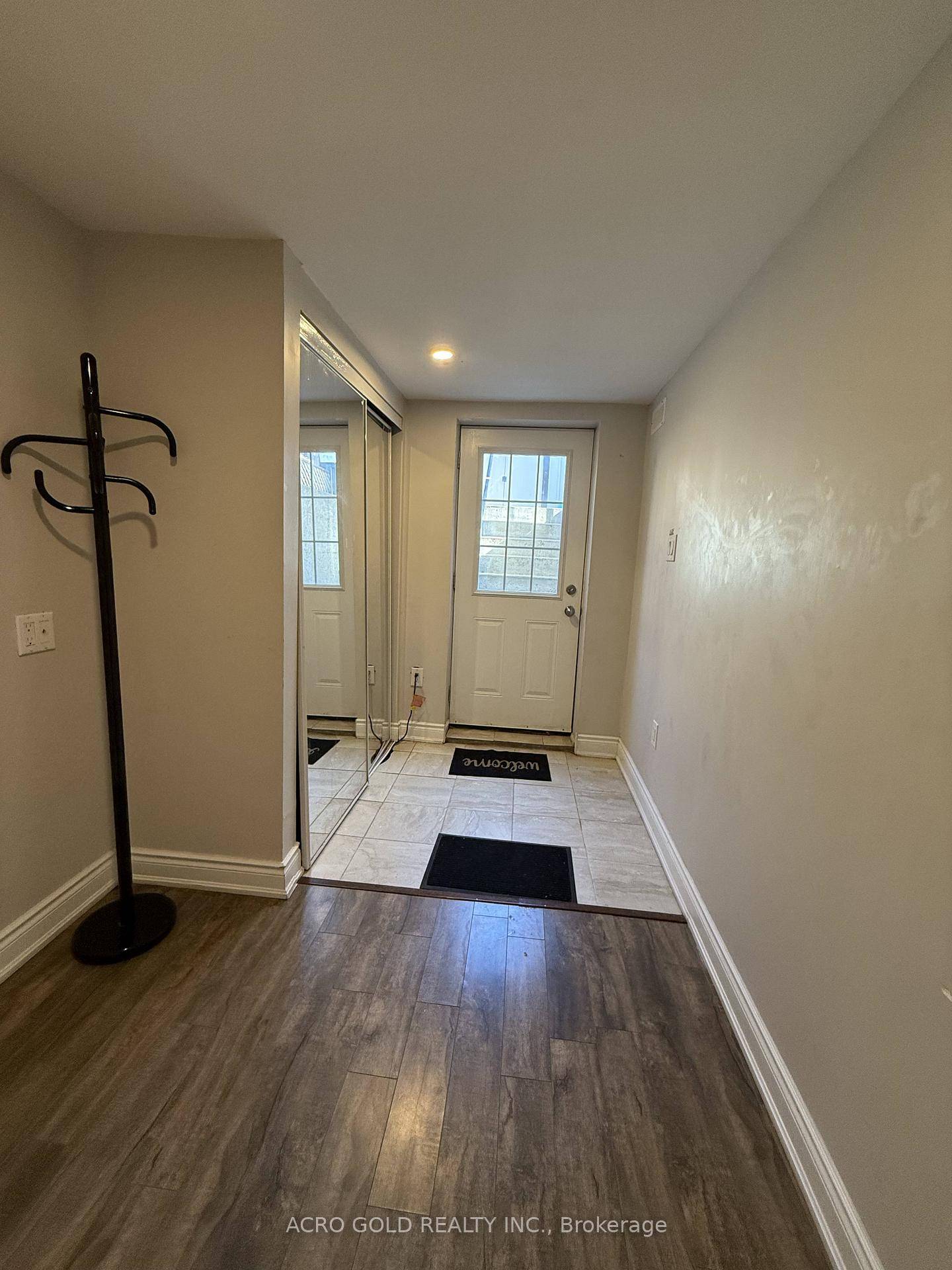 Bright And Spacious Open Concept 1 Bedroom Living Dining And 1 Washroom 3 Piece.