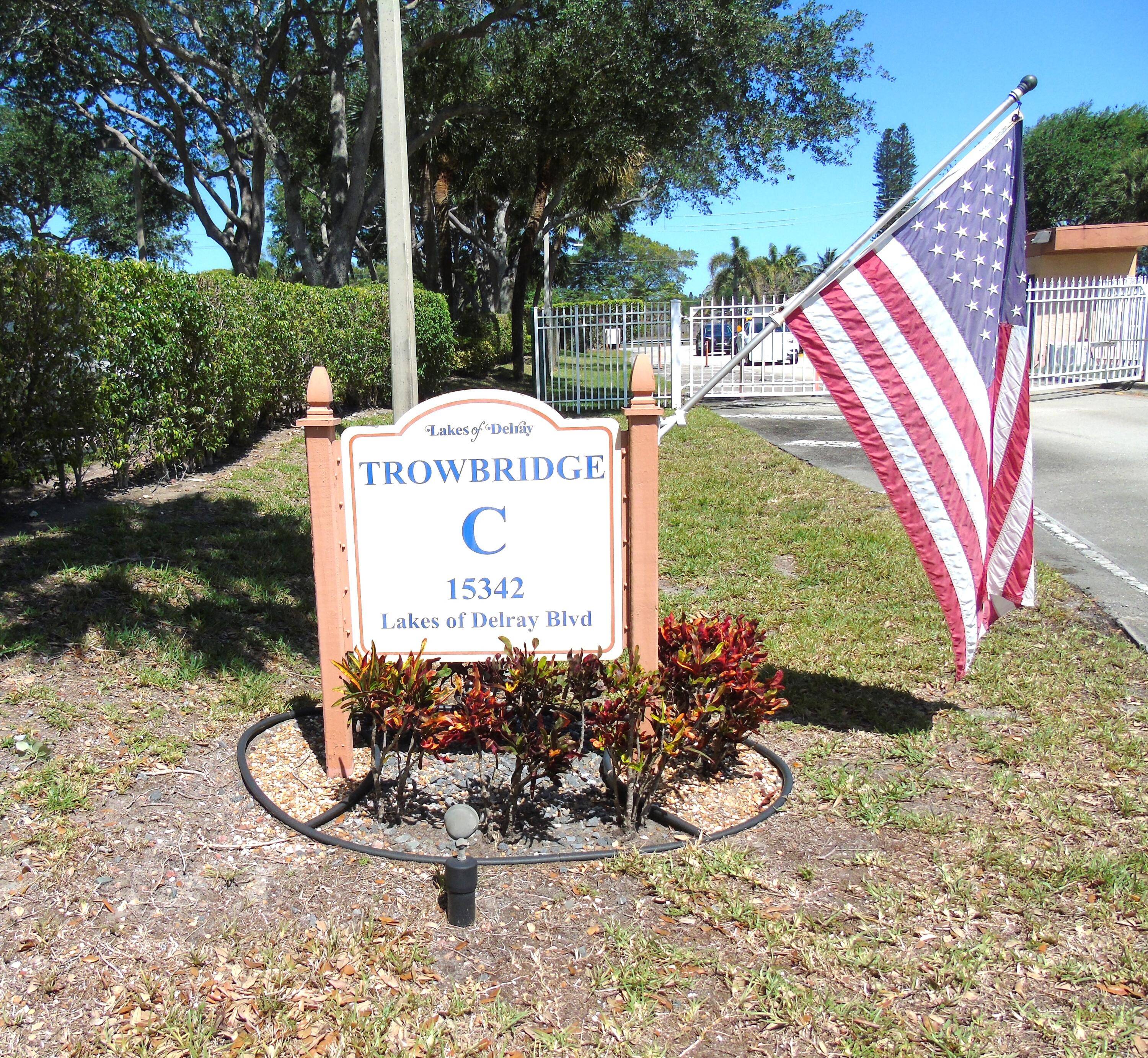 Priced to Sell in Lakes of Delray !