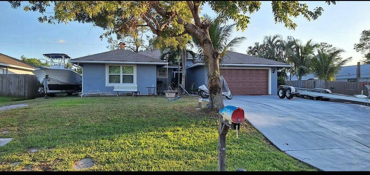 GEORGOUS HOME, SHOWS LAKE A MODEL, 3 BEDROOMS, 2 BATHS, FAMILY ROOM, ENCLOSED PORCH, 2 CAR GARAGE, VAULTED CEILINGS, CROWN MOLDING, NEW KITCHEN, NEW BATHROOMS, 2024, BRAND NEW ROOF 2024.