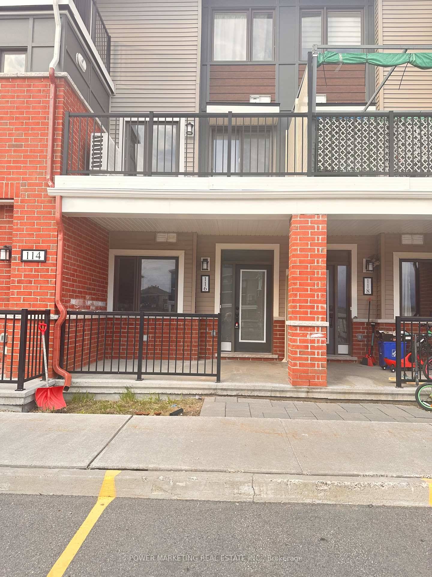 Welcome to your new rental home in the vibrant community of Barrhaven !