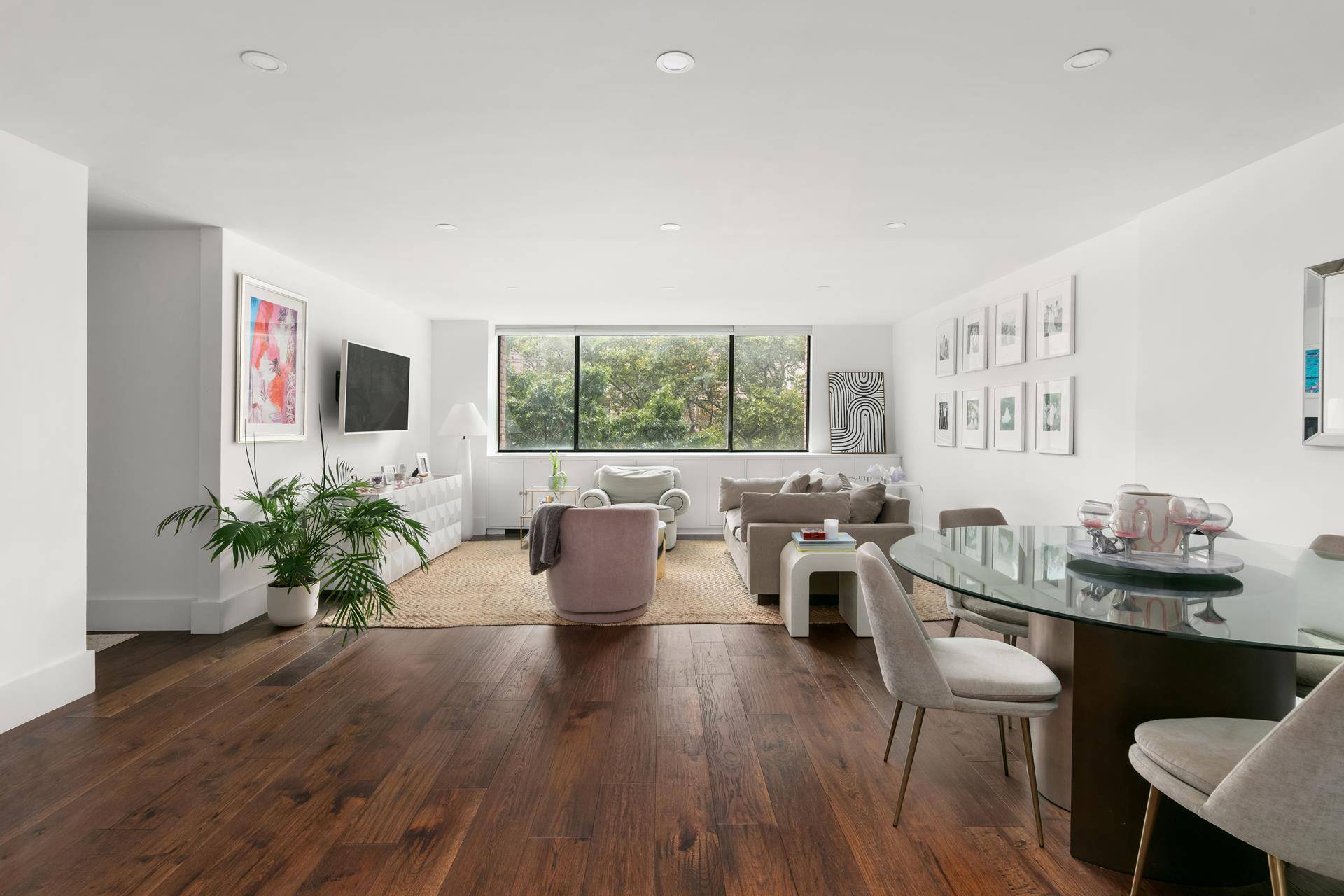 Introducing Residence 5A at 386 Columbus Avenue A rare chance to own a beautifully renovated 2 bedroom, 2 bathroom condo with breathtaking, unobstructed views of the iconic American Museum of ...