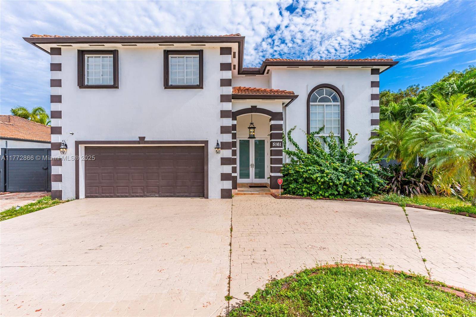 Oversized corner lot in Kendall.