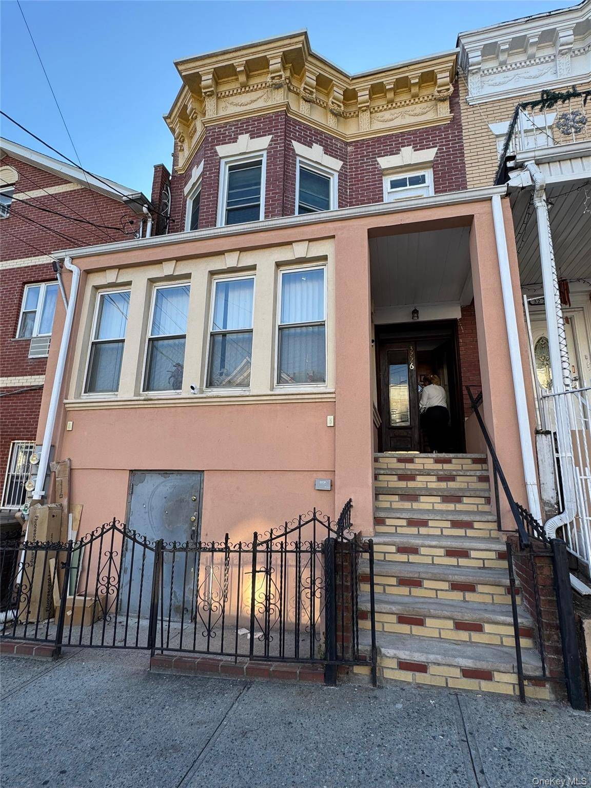 Charming Colonial Style Home in Flushing Available for Lease.