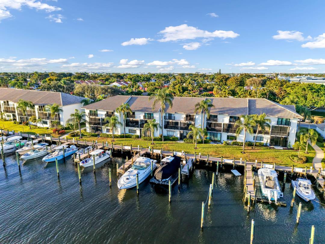 Enjoy relaxing in this waterfront community with views of the intercoastal.
