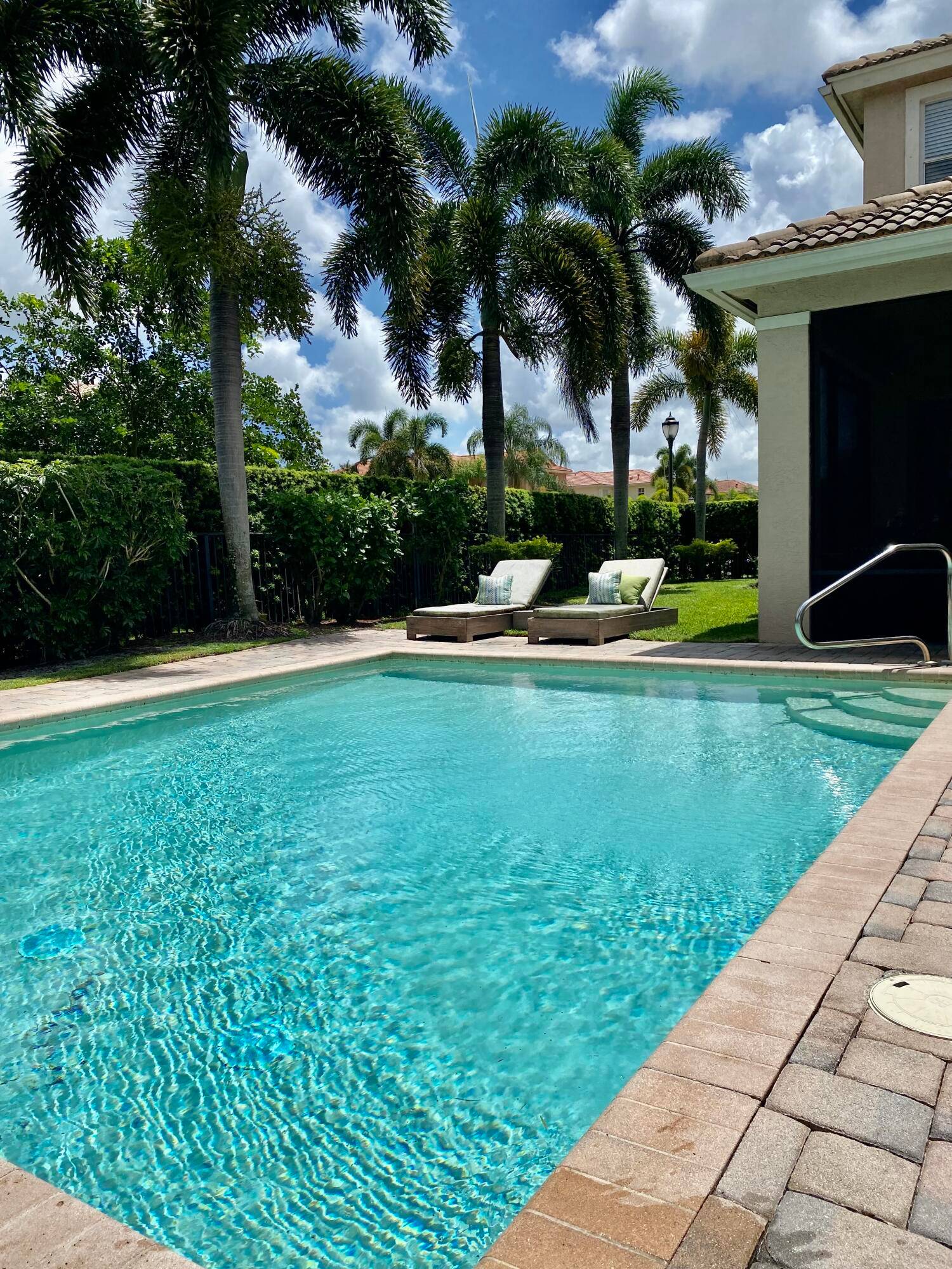 YOUR PERFECT HOME AWAITS !