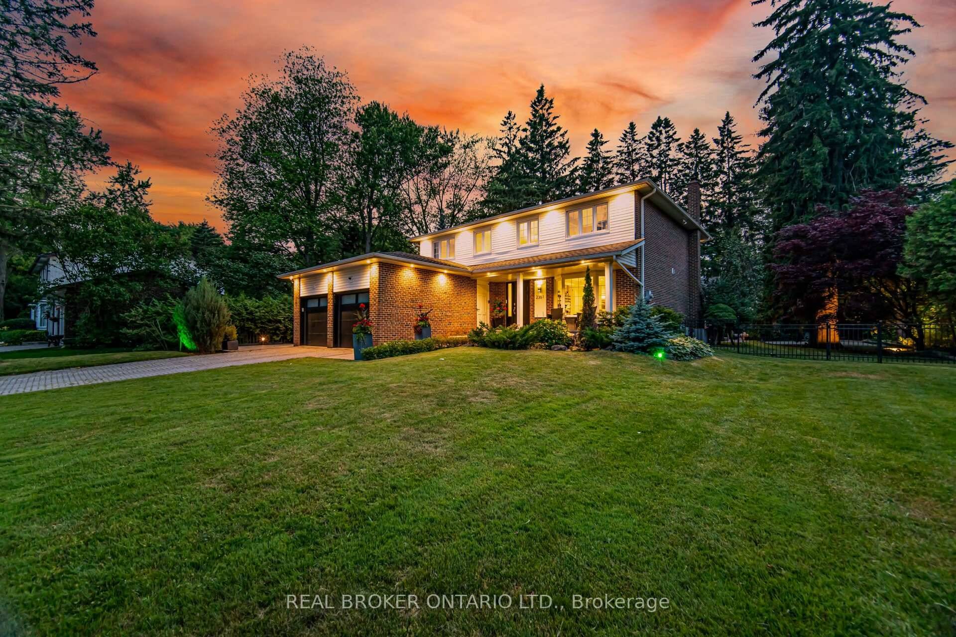 Fantastic Opportunity to Live in South East Oakville in a Fully Renovated Executive Home !