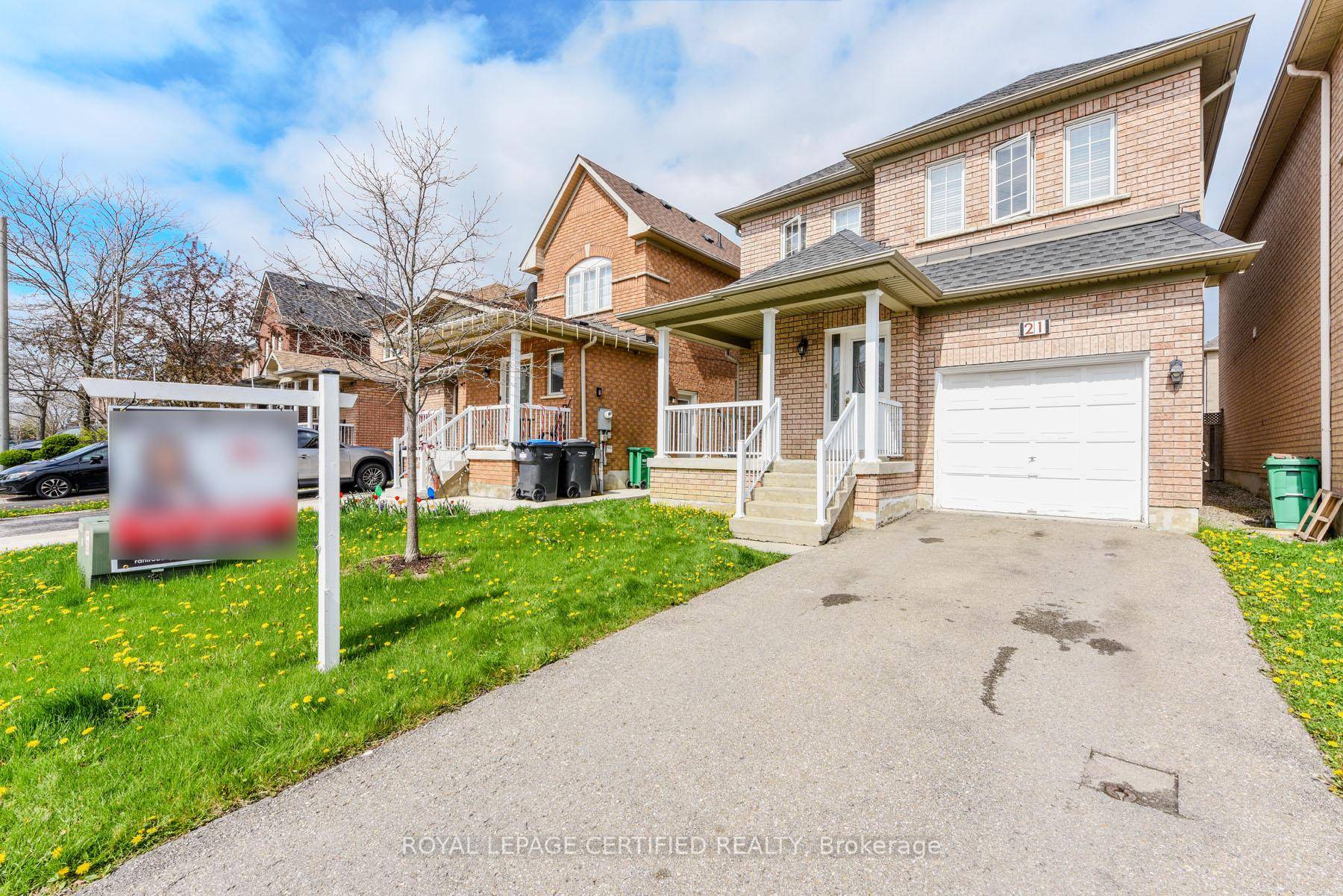 Welcome to this gem located in the desirable Fletchers Meadow community !