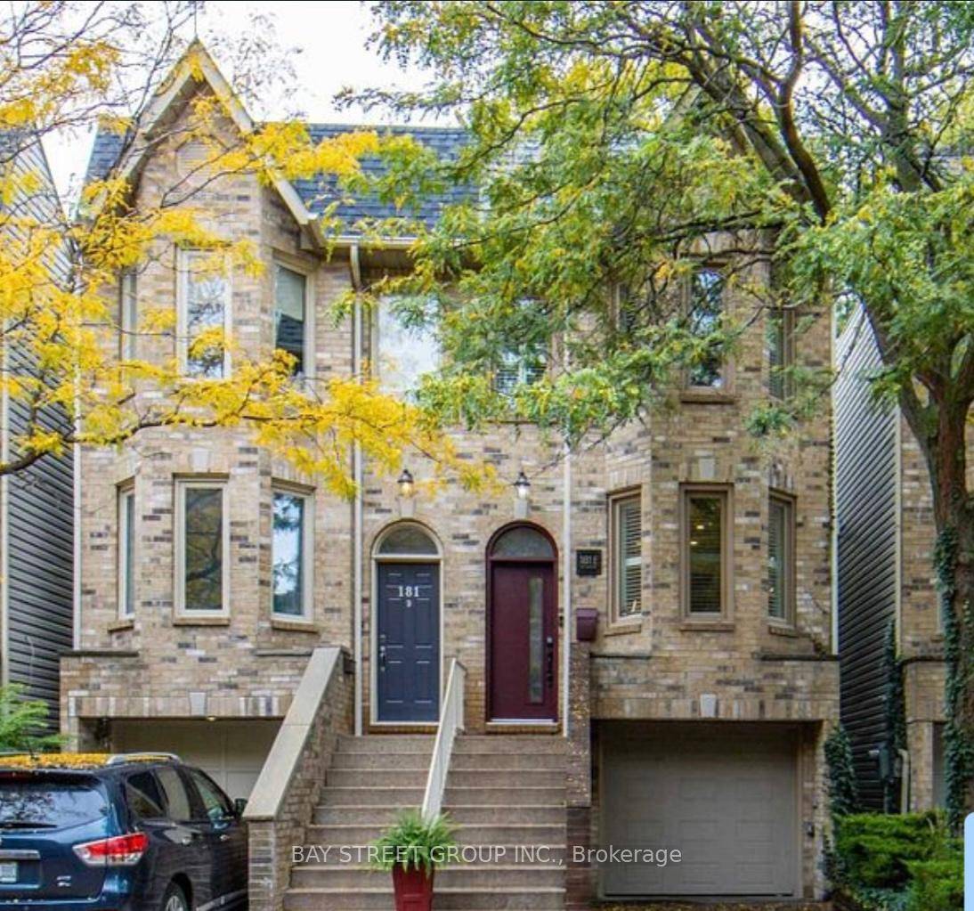 Beautiful renovated semi in Leslieville on quite Cul de sac on iconic De Grassi St.
