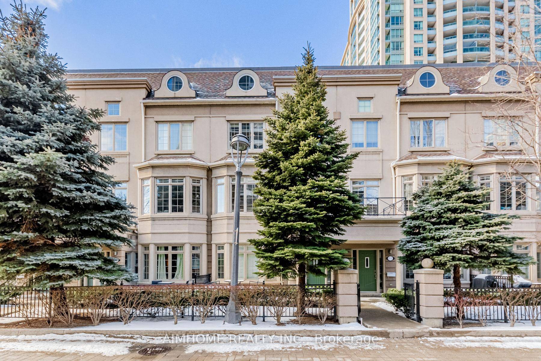 Close To Bayview Village and Subway.