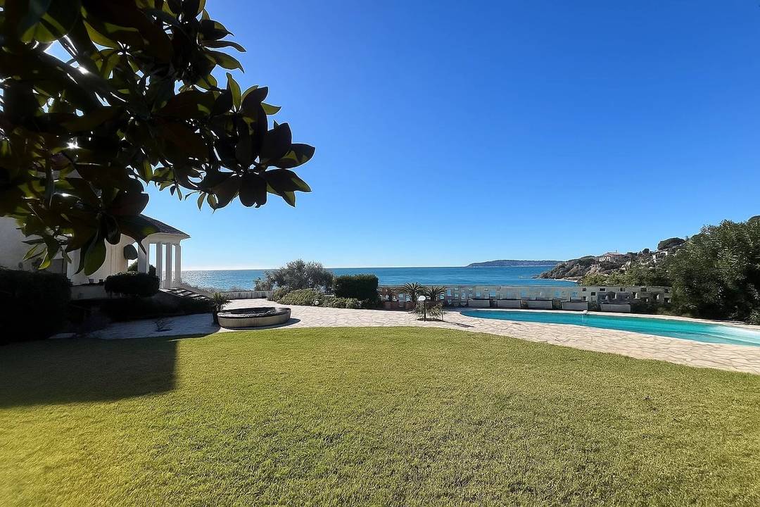 CAP D’AIL — FRONTLINE PROPERTY WITH PANORAMIC SEA VIEW