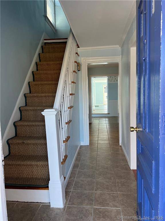 ACADEMIC YEAR 2025 2026 OR SHORT TERM RENTAL Close to campus, town, train, restaurants, shopping, and just minutes from the beach, this spacious home offers multiple bedrooms spread throughout the ...