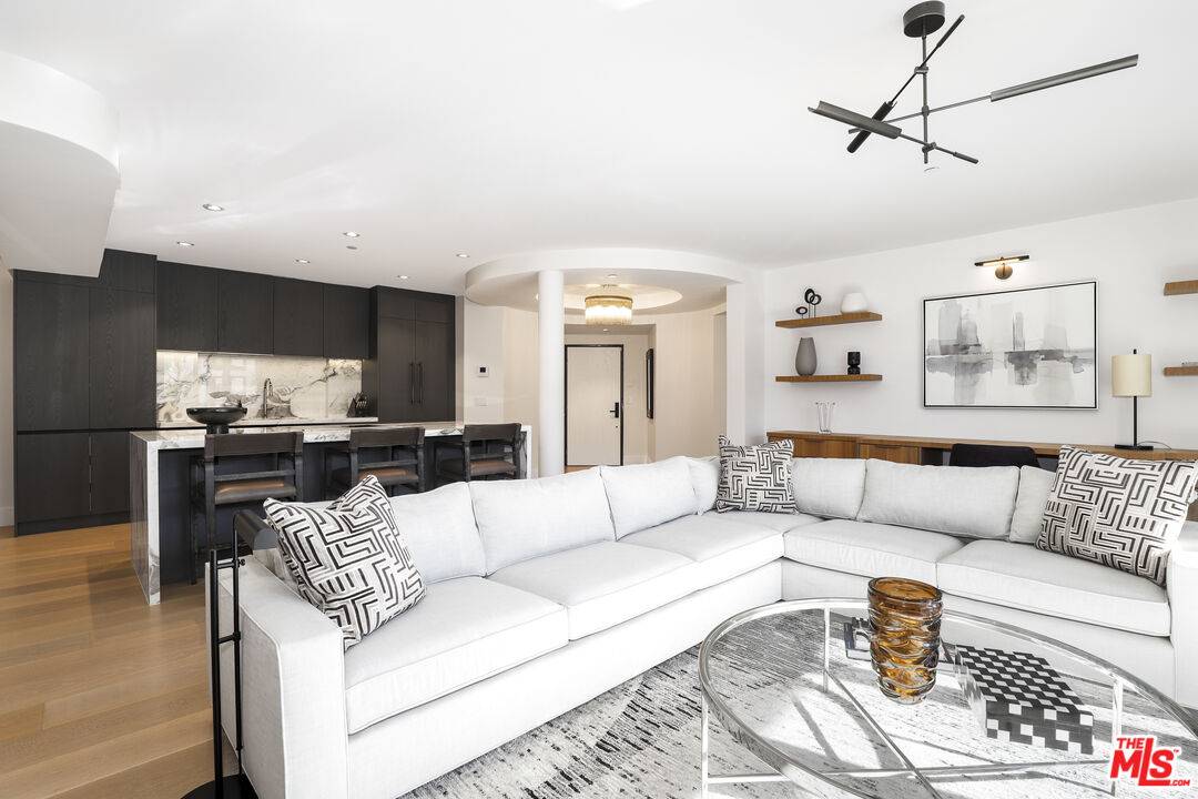 122 N Clark Dr 2BR Beverly Grove La