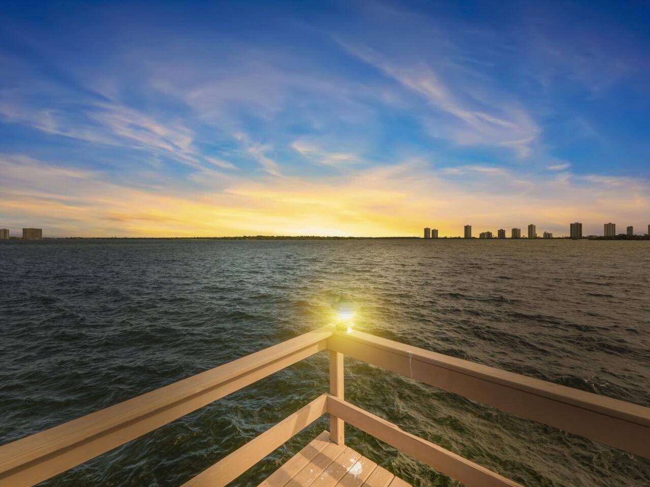 DIRECT INTRACOASTAL VIEWS !