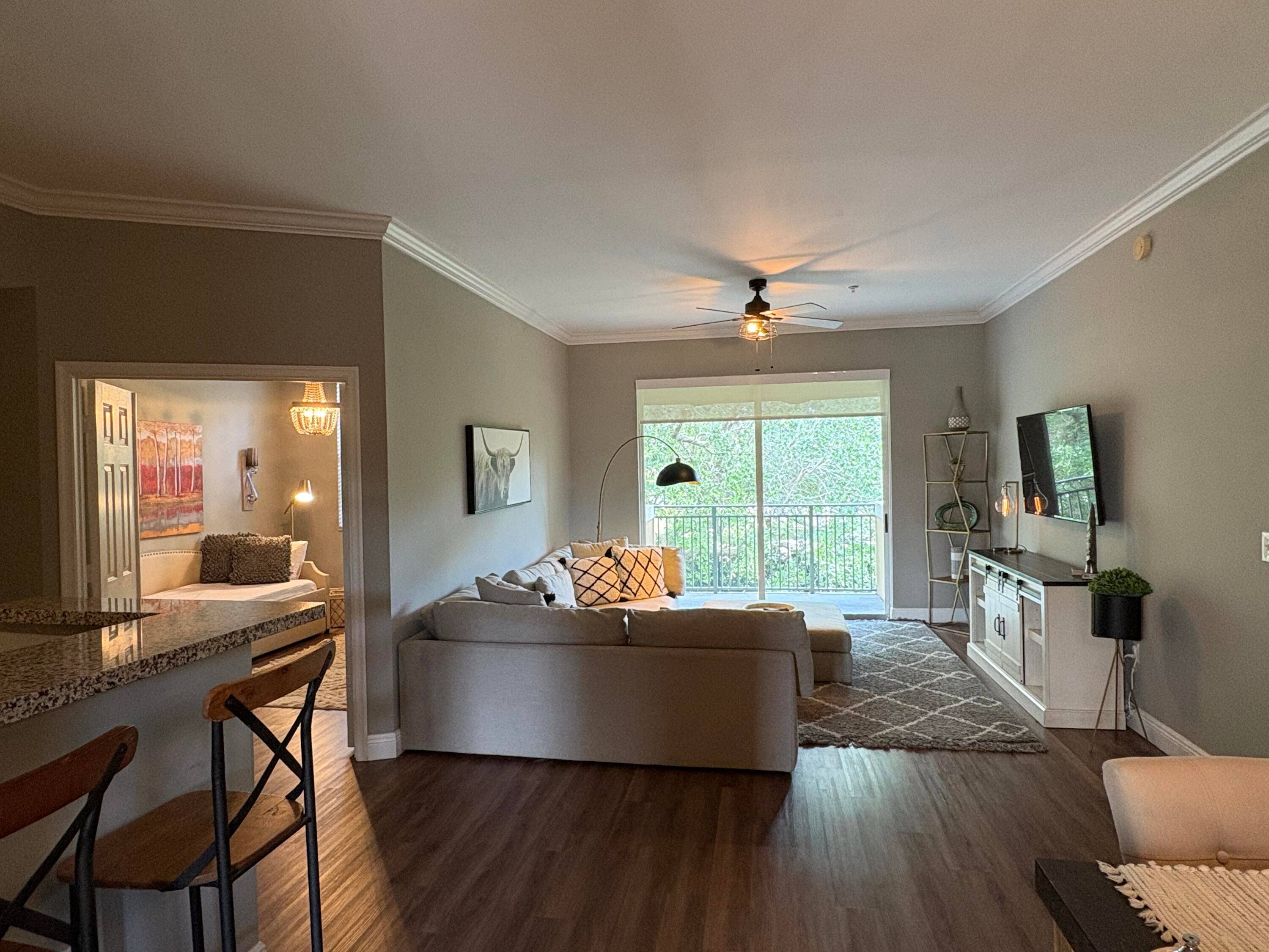 SEASONAL RENTAL NOVEMBER APRIL Conveniently located and nicely furnished 3 bedroom, 2 bath condo, closely situated to WEF showgrounds, Global dressage and the International Polo Club.