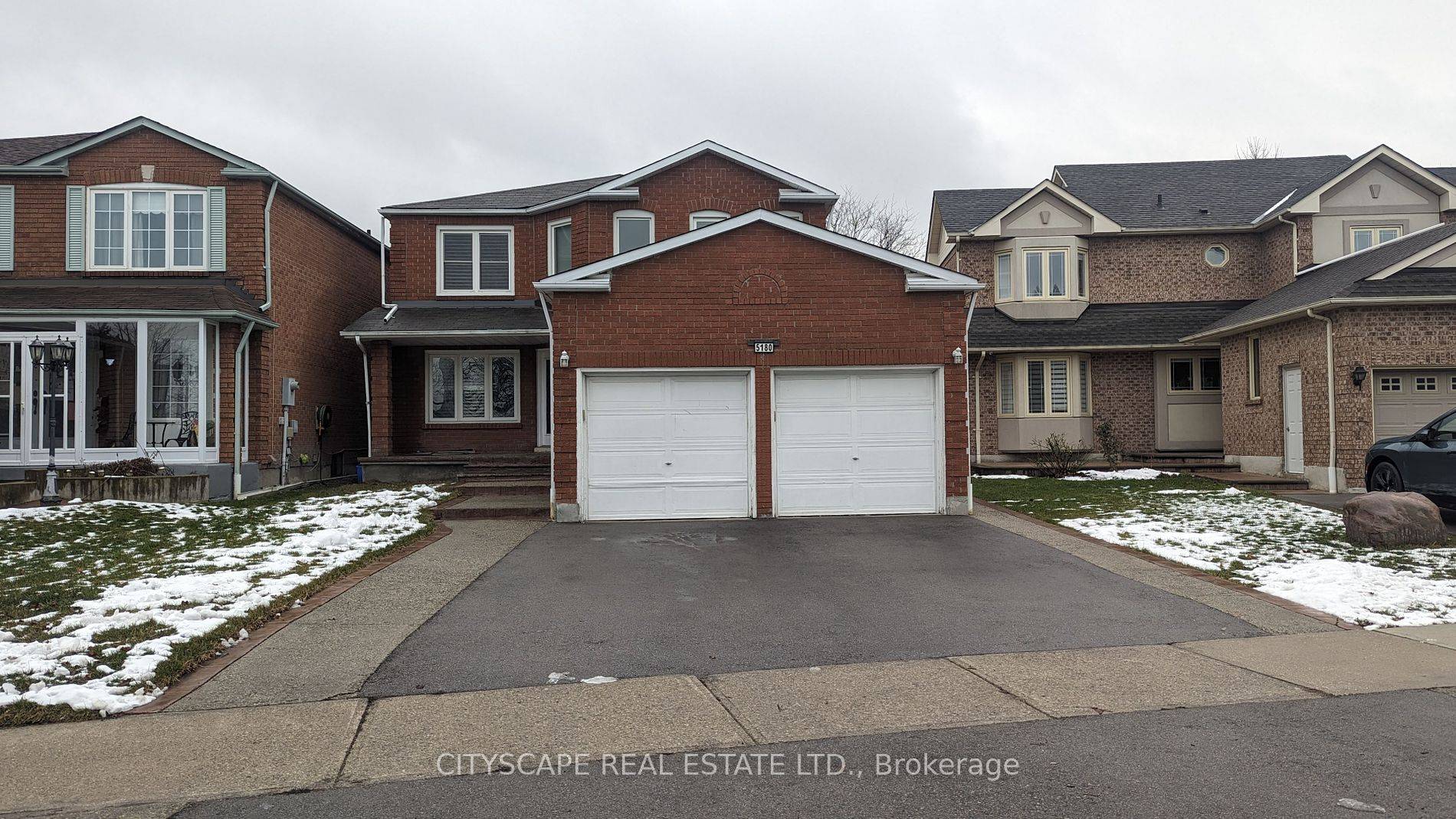 Upper portion of Detached House for Lease in Central Mississauga, 5 mins drive to Square one, Minutes to Major 401, 403 QEW.
