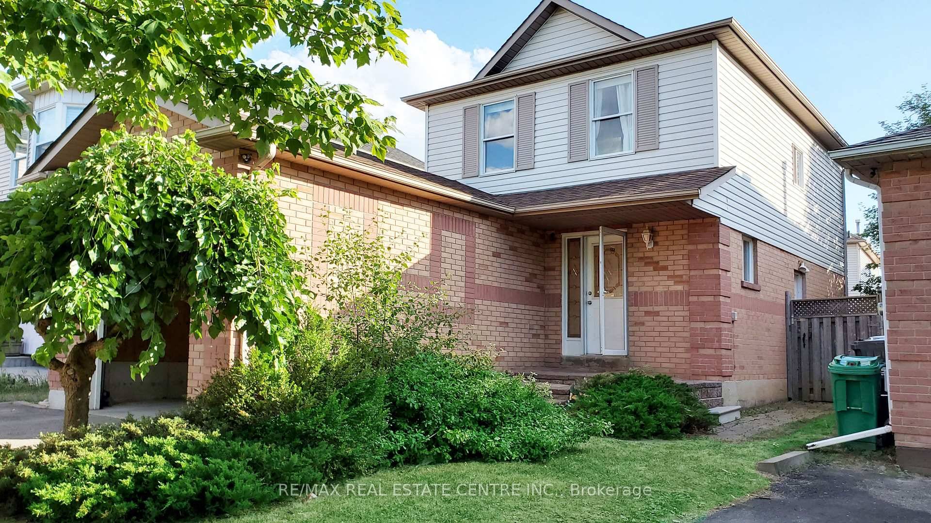 An excellent opportunity to own this well maintained home featuring three bedrooms and three bathrooms, located on a child safe cul de sac.