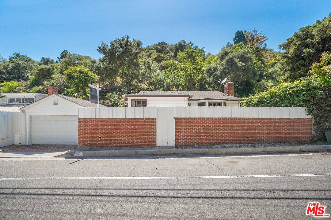 881  N Beverly Glen Blvd 2BR Bel Air La